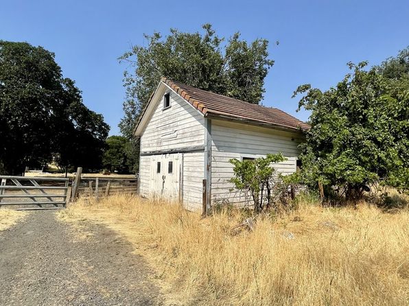 Irvine St W, The Dalles, OR 97058