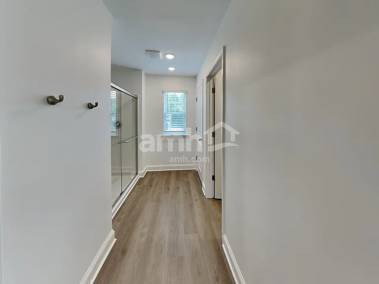 1128 Livengood Way — Photo 9