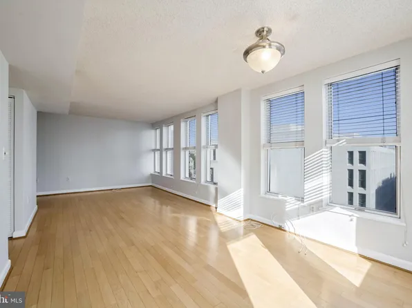 601 Pennsylvania Ave NW APT 910, Washington, DC 20004