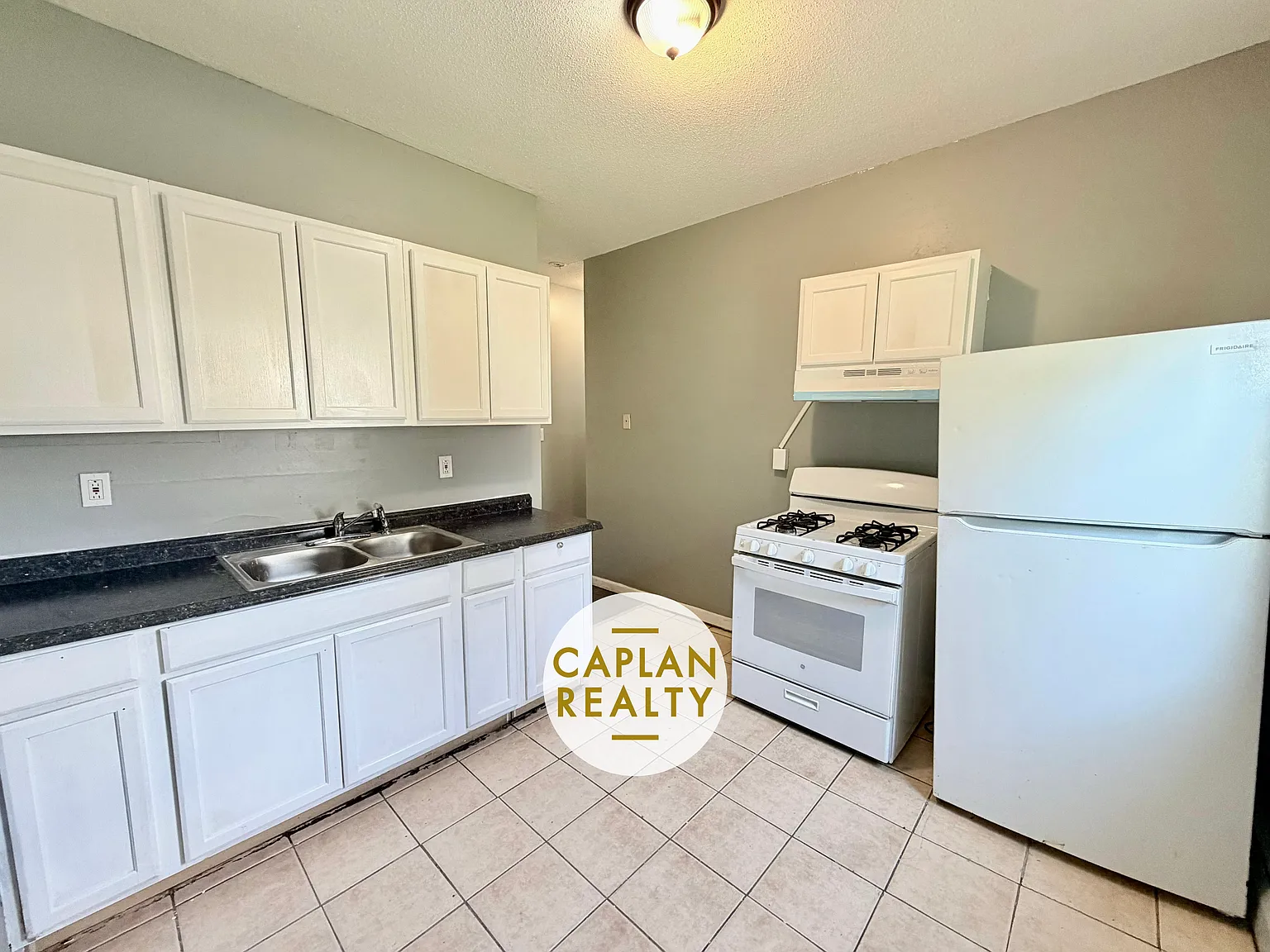 4 bed, 1000 sqft, $2,200 — Photo 4
