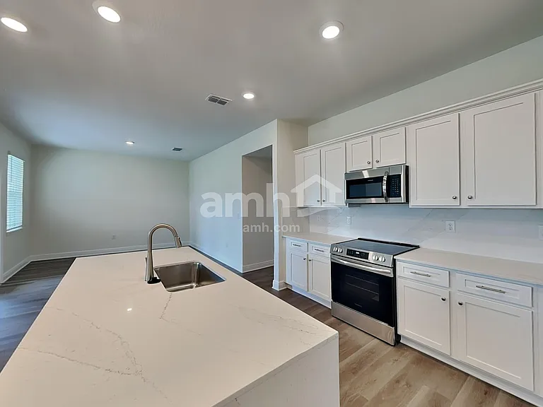 3724 Center Cove Ln — Photo 5