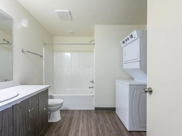 Edison Apartments — Photo 9