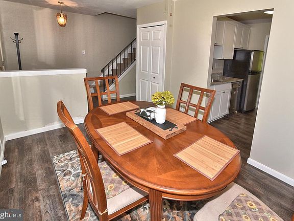 3rd image of 1661 Forest Hill Ct
