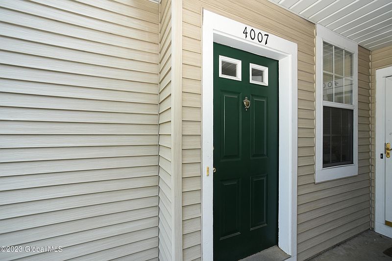 3rd image of 4007 Foxwood Dr S