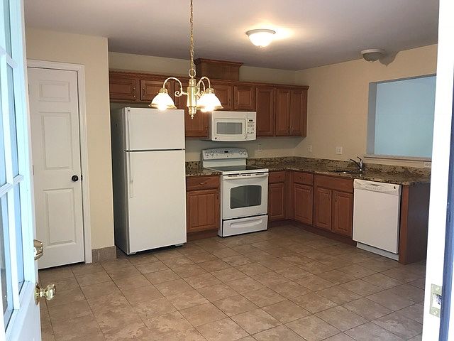 2nd image of 1524 Highland Ave #17