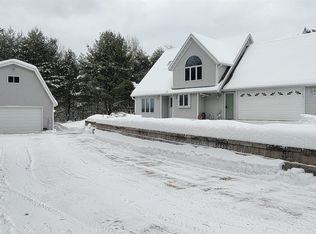 N1465 W Spencer Lake Rd, Waupaca, WI 54981