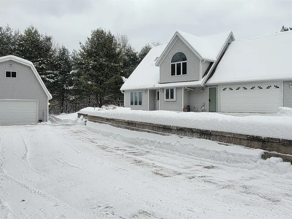 N1465 W Spencer Lake Rd, Waupaca, WI 54981