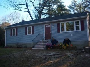 7 Farquhar Rd, Sturbridge, MA 01566