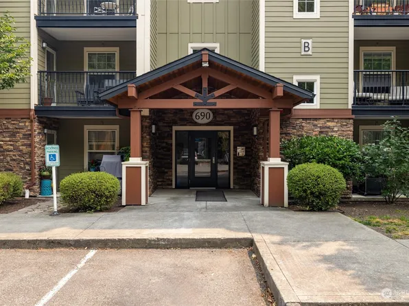 690 32nd St #B207, Bellingham, WA 98225