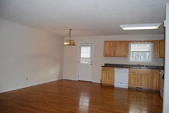 5th image of 1133 Faye St