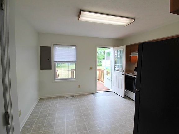 5th image of 150 Suter St