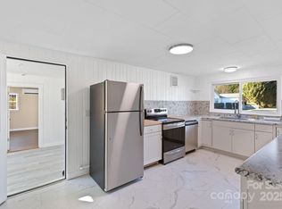 422 Hebron Rd, Hendersonville, NC 28739