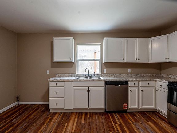 5th image of 606 W North St