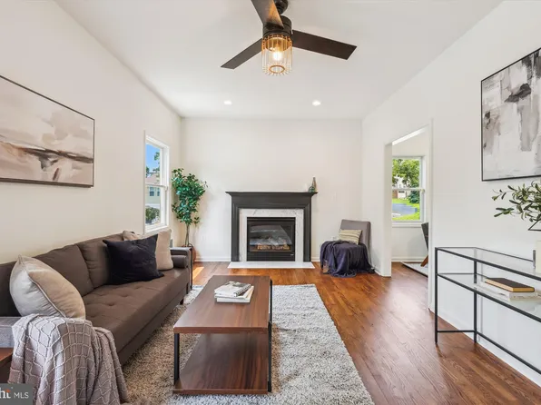 2142 N Dinwiddie St, Arlington, VA 22207