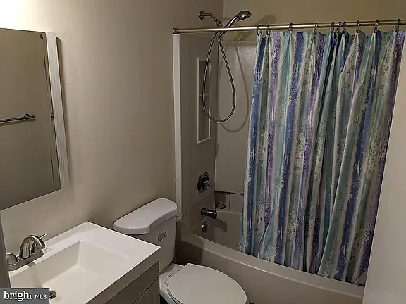 423 Ashton Ln — Photo 14