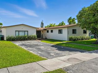 10450 SW 162nd Ter, Miami, FL 33157