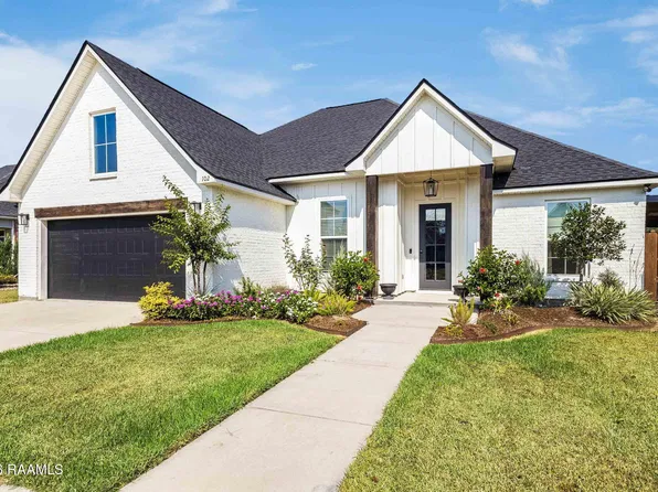 102 Pinnacle Dr, Youngsville, LA 70592