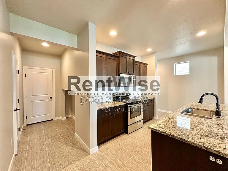 1897 N Justin Ave — Photo 3