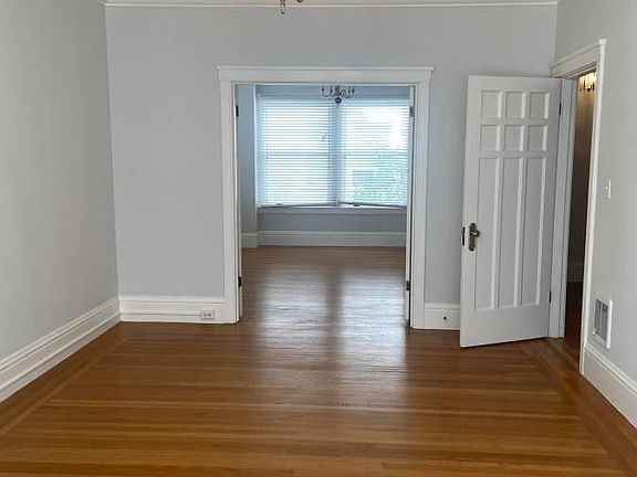 4th image of 801 E Jones St #212