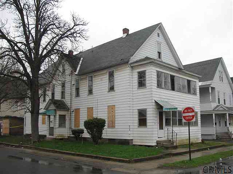 2nd image of 316 GRAND Street