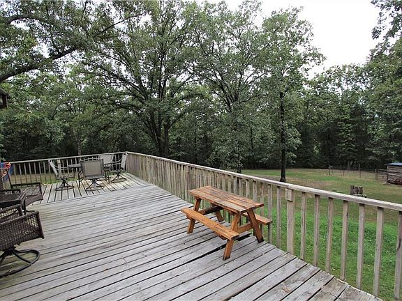 5th image of 824 Pigeon Hollow Ln