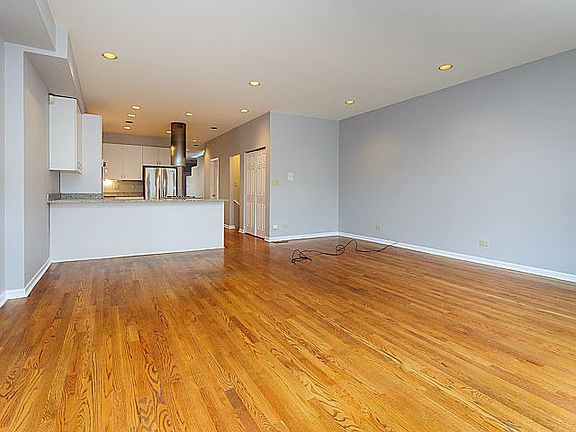 4th image of 2709 N Southport Ave