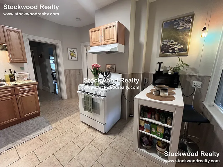 274 E Cottage St #1 — Photo 16