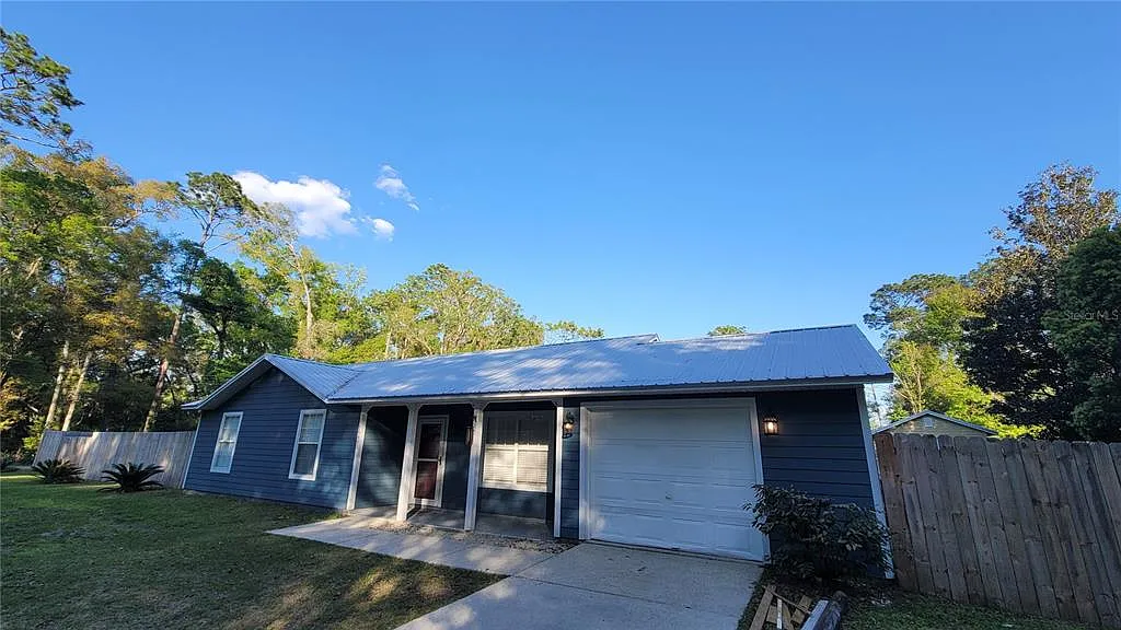3 bed, 2.0 bath, 1200 sqft, $1,800 — Photo 1
