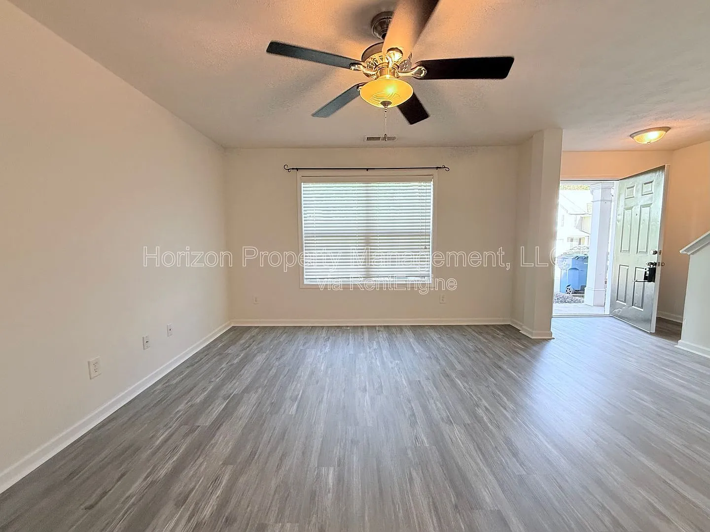 3 bed, 2.5 bath, 1336 sqft, $1,795 — Photo 4