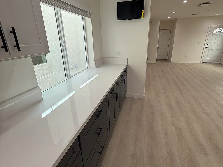 8210 Bell Ave — Photo 9