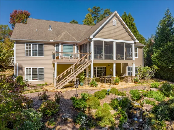 901 Southwind Ct, Seneca, SC 29672