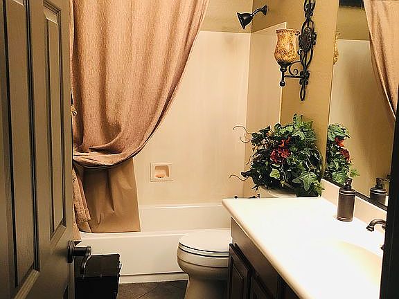 Guest bathroom 
