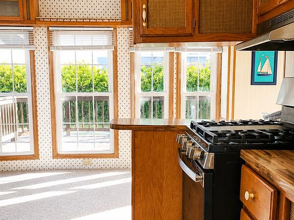 4th image of 8261 Bay View Ln