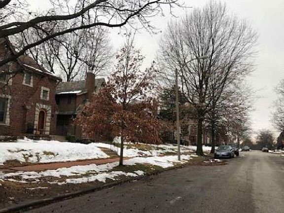 Exterior Neighborhood (street photo)