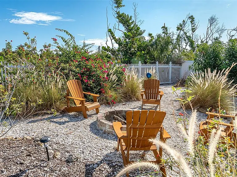 210 Bocilla Dr — Photo 46