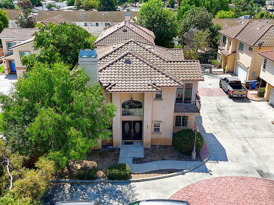 1st image of 606 W Grand Ave