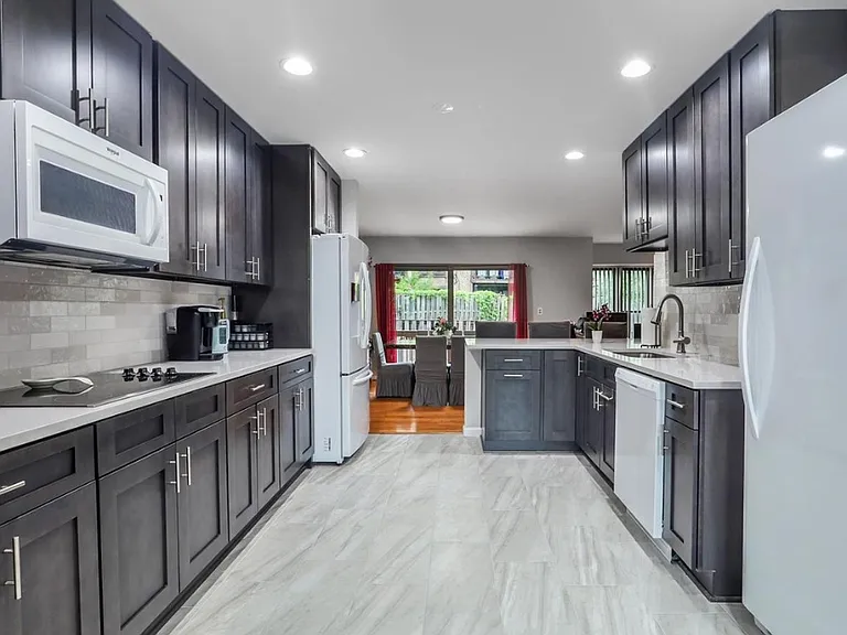 7904 Towerbell Ct — Photo 9