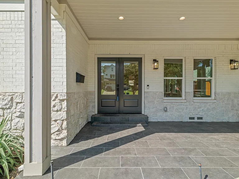 6255 Belmont Ave — Photo 3