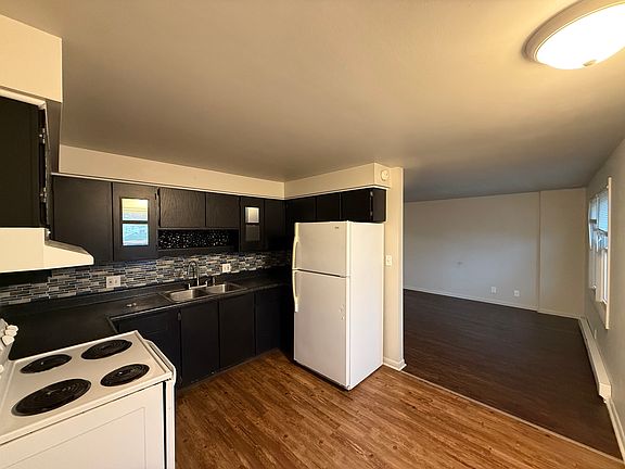 4th image of 217 N Jefferson St #77d29ab8d