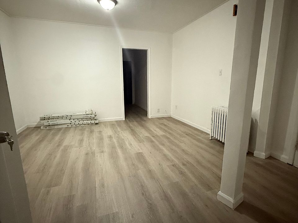 1st image of 423 Washington Ave APT 1