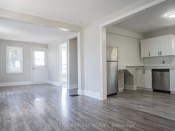 3rd image of 36 Welland St