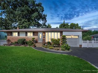 66 Redwood Ln, Massapequa Park, NY 11762