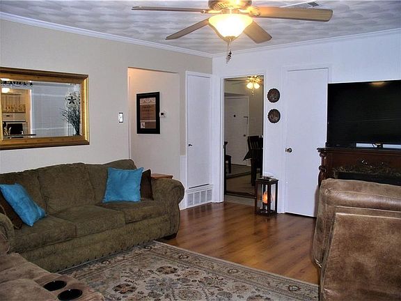 5th image of 2608 Belhaven Dr