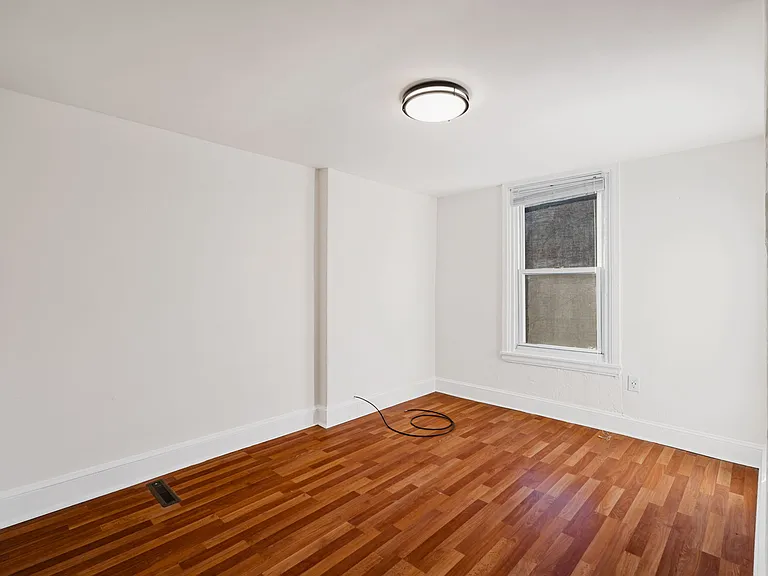 1126 S 22nd St — Photo 11