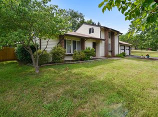 2 Rheims Ct, Sterling, VA 20164