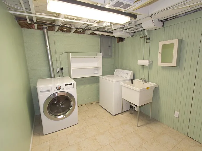 1433 Henrietta St — Photo 33