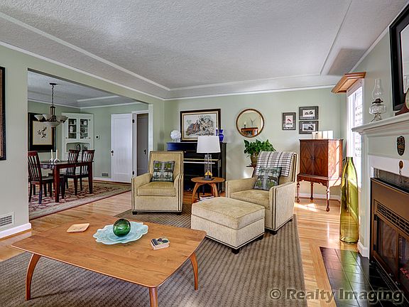 Living Room w/oak hardwoods
