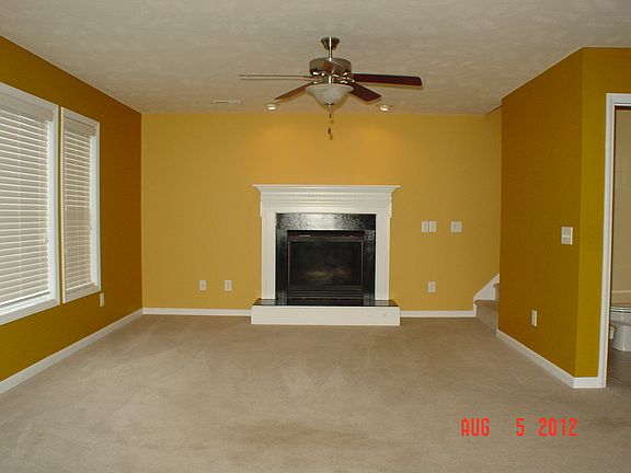 Family Room w/ gas fireplace
