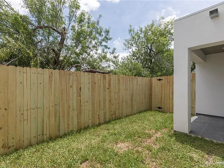 1910 Sunset Dr — Photo 20