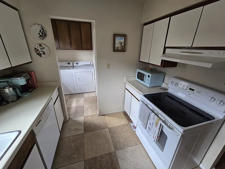 315 W Oak Ave #A — Photo 8